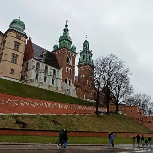 Krakow: Wawel Cathedral Guided Tour in Dutch - FAQ