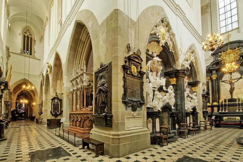 Krakow: Wawel Cathedral Guided Tour with Admission Tickets - Key Points