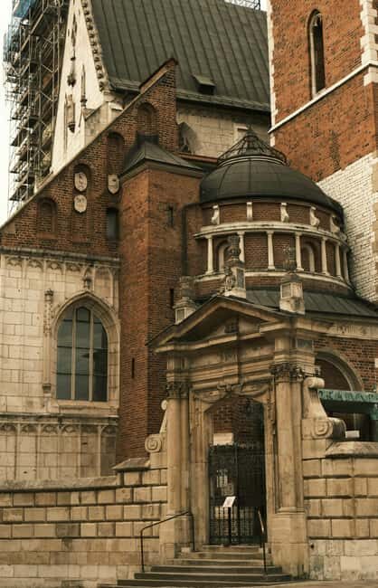 Krakow: Wawel Guided Tour  Cathedral and/or Castle - An In-Depth Look at the Wawel Guided Tour