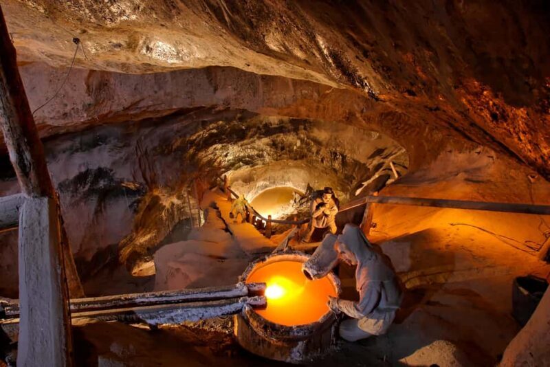 Krakow: Wieliczka Salt Mine Entry Ticket & Guided Tour - Educational and Cultural Insights