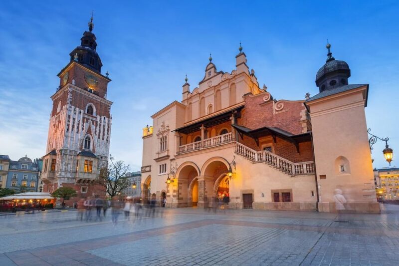 Krakow's Old Town, St. Mary's Basilica and Rynek Underground - Exploring Krakow’s Old Town, St. Mary’s Basilica, and Rynek Underground: A Practical Guide