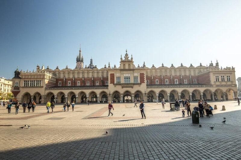 Krakow's Old Town, St. Mary's Church and Rynek Underground - Key Points