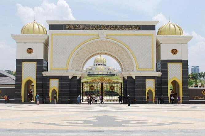 Kuala Lumpur, Batu Caves & Putrajaya Full-Day City Tour - Who Is This Tour Best For?