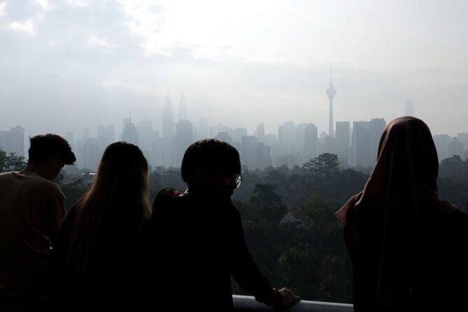 Kuala Lumpur Sunrise Tour With Breakfast Teh Tarik & Roti Canai - Key Points