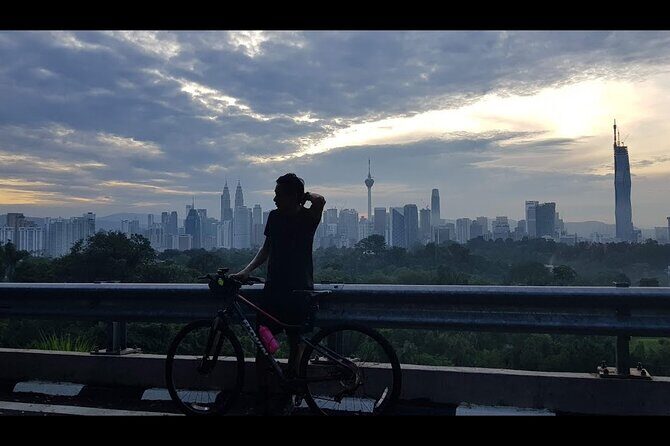 Kuala Lumpur Sunrise Tour With Breakfast Teh Tarik & Roti Canai - FAQ
