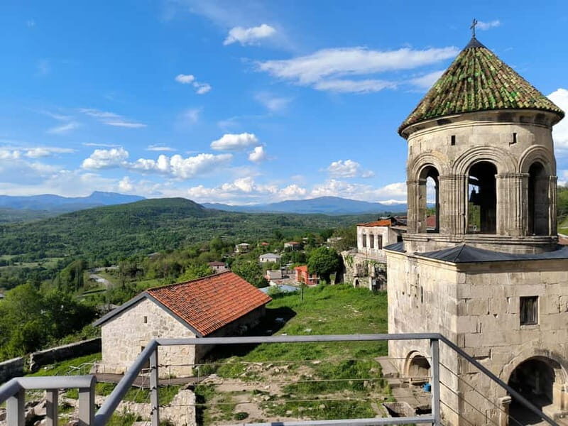 Kutaisi: Bagrati, Gelati, & Motsameta Monastery Guided Tour - Key Points