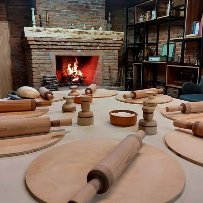 Kutaisi: Georgian Traditional Food Masterclass at family - Key Points
