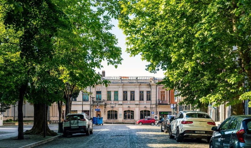 Kutaisi: Historic Walking Tour with Guide, 3 Hours - Authenticity and Local Insight