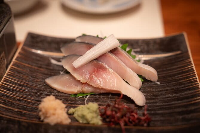 Kyoto: Gion & Pontocho Food Tour with 13 Dishes - The Atmosphere and Vibe