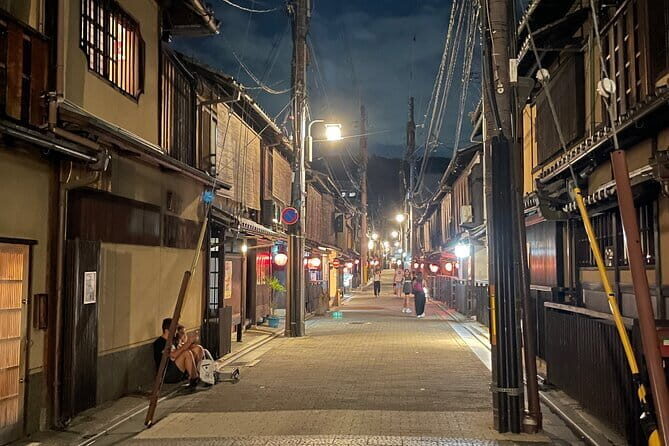 Kyoto Gion Walking Tour Discovering the Secret World of Geisha - Visiting Minamiza: The Historic Kabuki Theatre