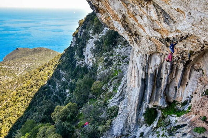 Kyparissi: Climbing Coaching and Technique on Stalactites - An In-Depth Look at the Climbing Experience in Kyparissi
