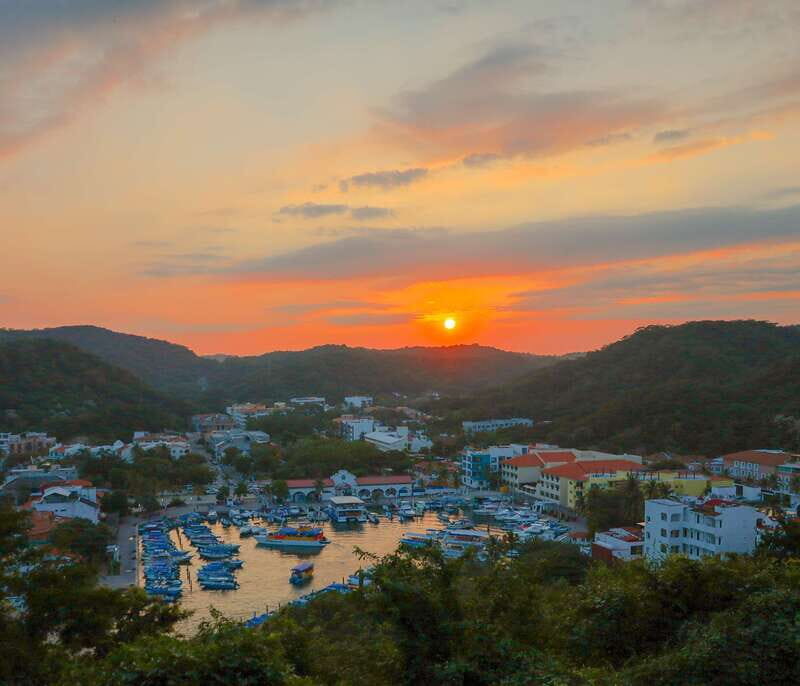 La Crucecita: Huatulco Guided City Tour and Sunset Viewing - Why This Tour Works