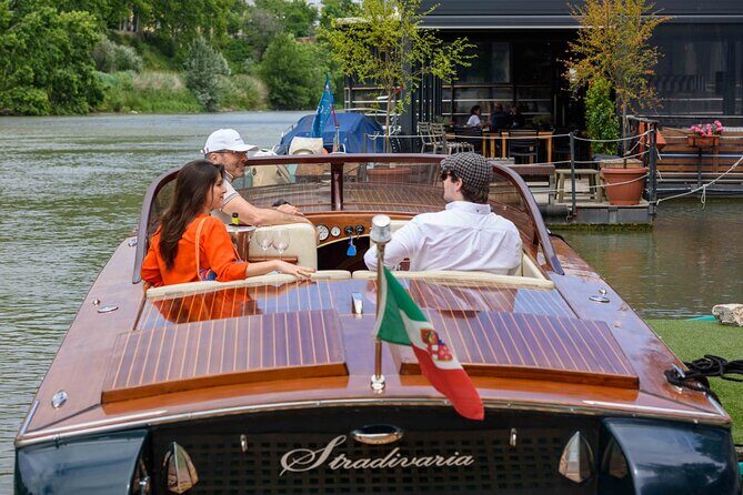 La Dolce Vita: Private Luxury Boat Ride in the Eternal City - An Elegant Journey Through Rome’s Waterways