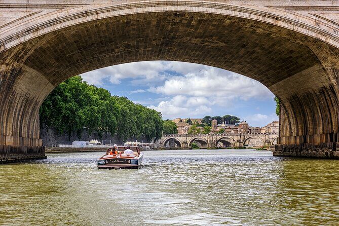 La Dolce Vita: Private Luxury Boat Ride in the Eternal City - Who Would Love This Experience?