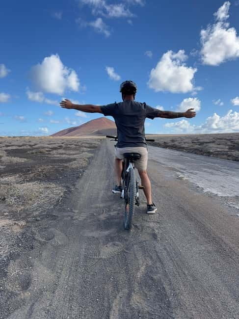 La Graciosa: Rent your ELECTRIC BIKE and explore the island at your own pace. - Why choose this experience?