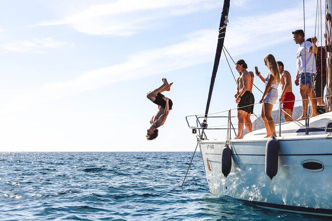 La Herradura: Sailboat with a view of dolphins-Shared - The Sum Up