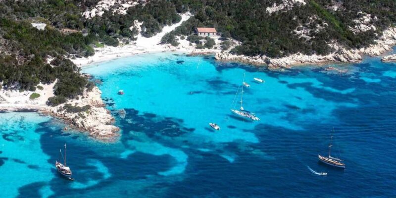 La Maddalena: island tour with aperitif and brunch on board - Key Points