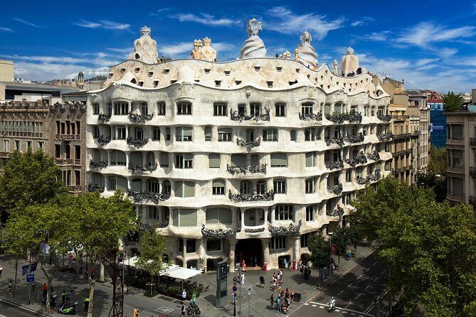 La Pedrera Guided Tour with Fast Track Access - Analyzing the Tour: What You Can Expect