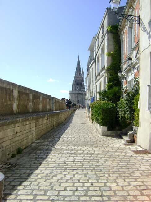 La Rochelle: Siege of La Rochelle Guided Walking Tour - Exploring La Rochelle on Foot: What to Expect