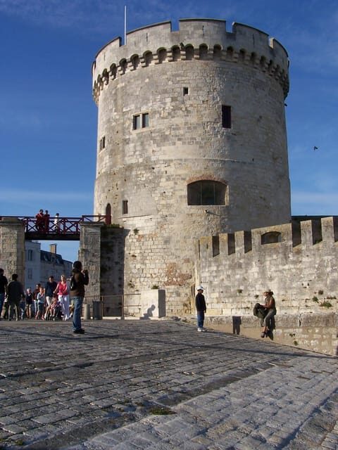 La Rochelle: Siege of La Rochelle Guided Walking Tour - Who Should Consider This Tour?