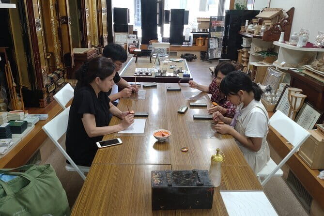Lacquer Art in Toyama: Uozu Teaspoon Craft with Gold & Silver - Learning About the Materials and Techniques
