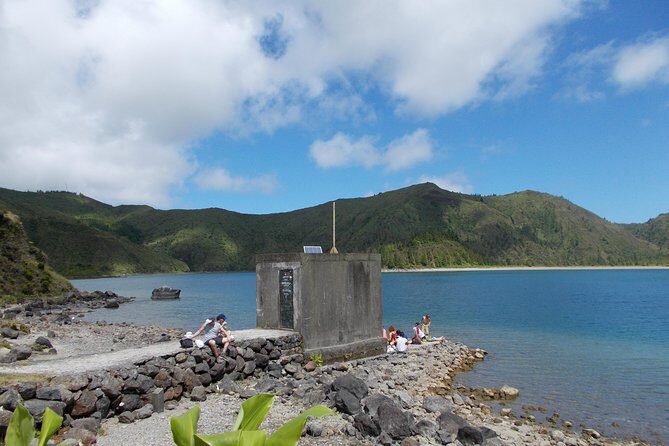 Lagoa do Fogo Walking Tour with Lunch from Ponta Delgada - FAQs