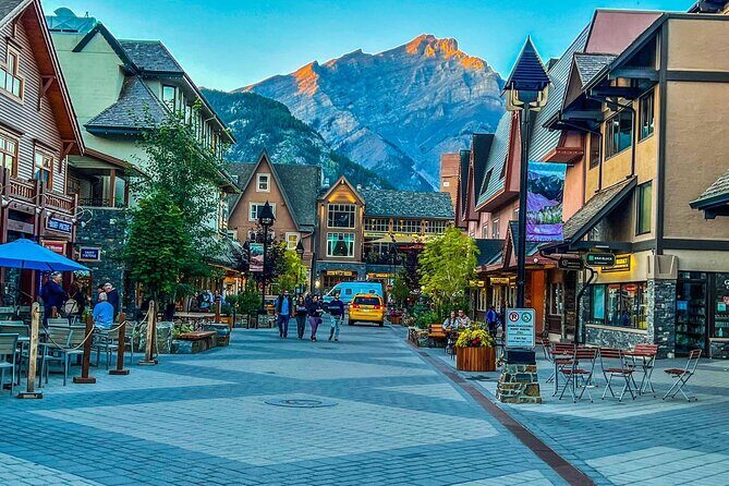 Lake Louise, Moraine, Emerald, Johnston Canyon and Banff Town - FAQ