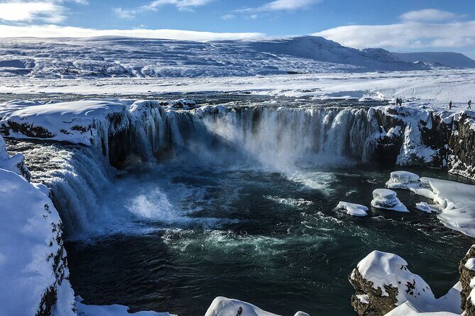 Lake Myvatn and Godafoss Waterfall for Cruise Ships from Husavik - The Transport and Guide Experience