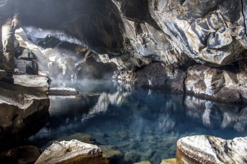 Lake Mývatn Classic Tour from Akureyri - Guides and Commentary