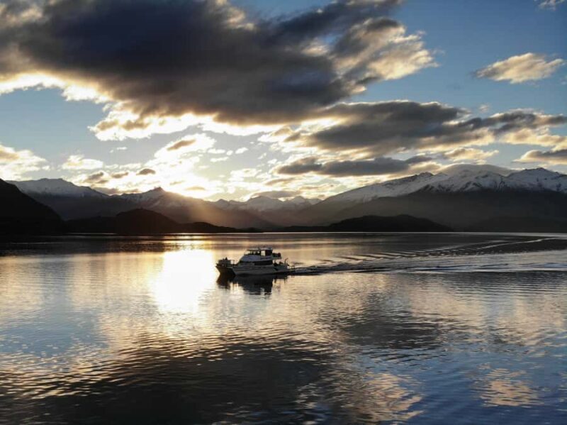 Lake Wanaka Happy Hour Cruise - The Experience: A Mix of Relaxation and Socializing