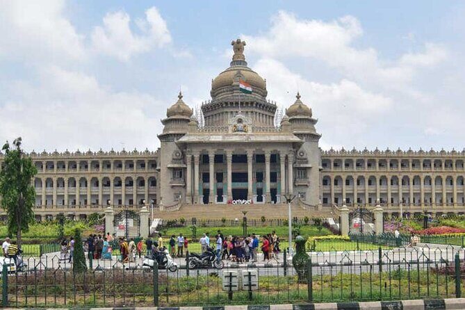 Lalbagh+Bull Temple+Tipu Palace+Market+Lunch=Bangalore City Tour - Who Should Book This Tour?