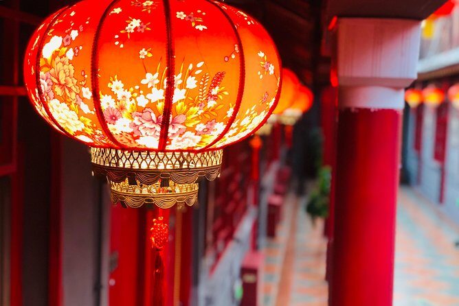 Lama Temple, Hutong and Silk & Pearl Market Private Day Tour - Cultural Stops and Refreshments