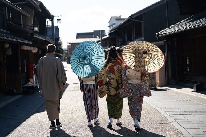 Lantern and Mini Japanese Umbrella Painting with Artisan Visit - Learning about Gifu’s traditional crafts