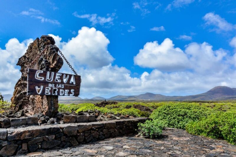 Lanzarote: Cueva de los Verdes & Jameos del Agua Tour - Key Points