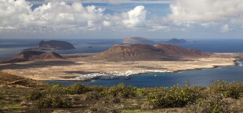Lanzarote: Return Ferry to La Graciosa with Bus Pickup - FAQ