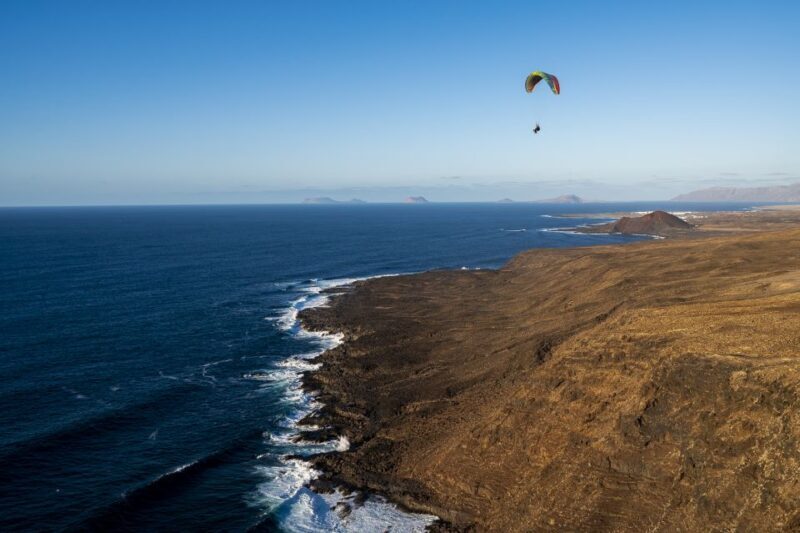 Lanzarote: Tandem Paragliding Flight Over Lanzarote - What Are the Practical Details?