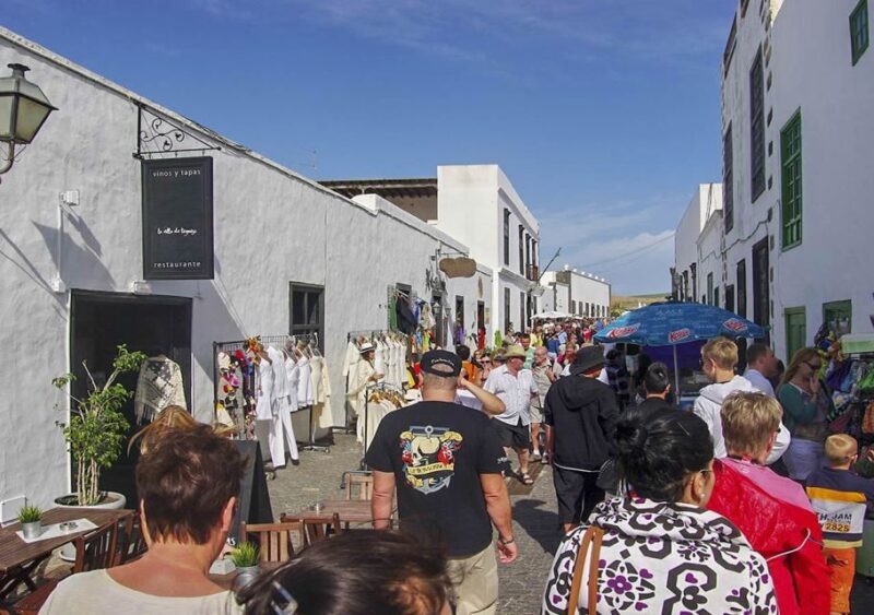Lanzarote: Teguise Handicraft Market and La Graciosa Island - Key Points