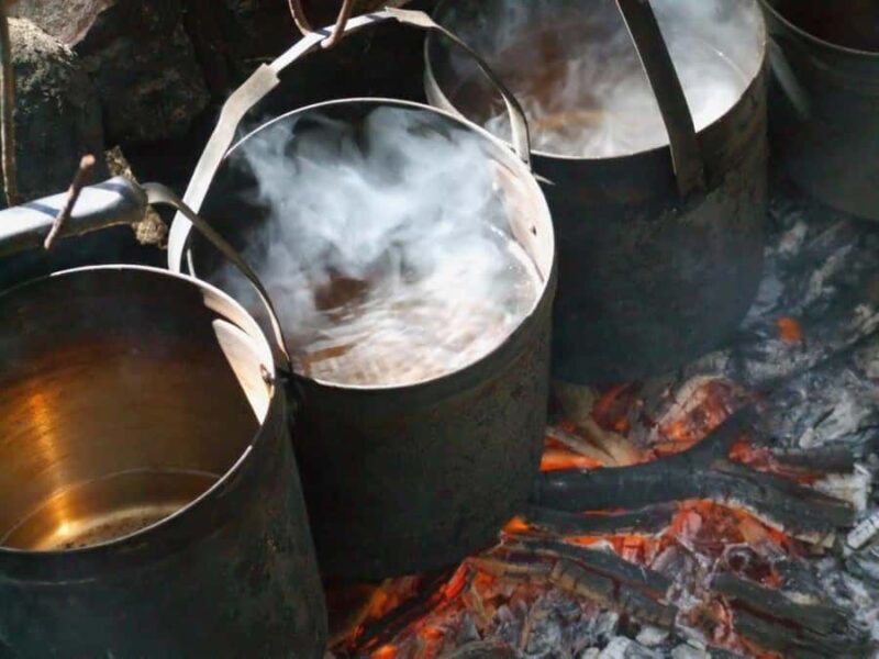 LARC! Paradise Tour: Beach, Lunch and Sandboarding - Lunch and the Historic Atmosphere