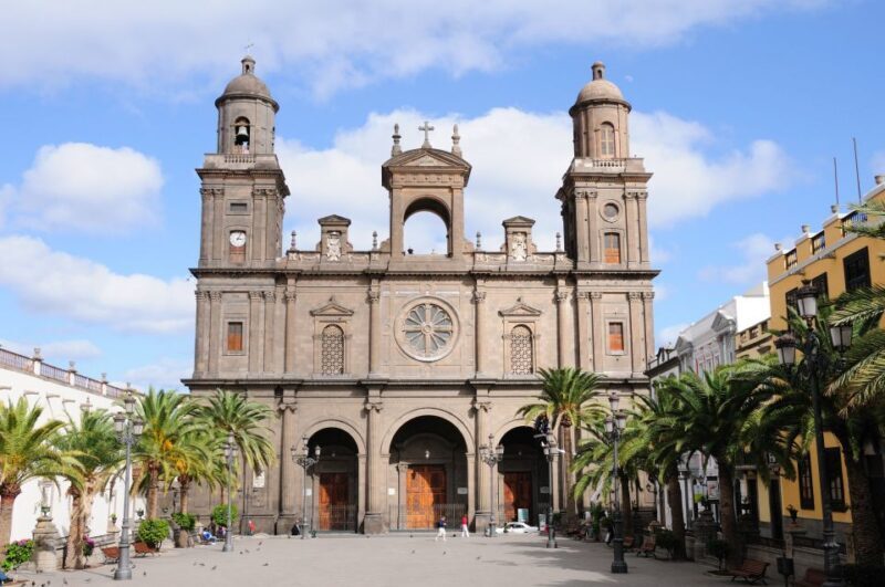Las Palmas: Private Old City Guided Walking Tour with Tapas - Pricing and Value