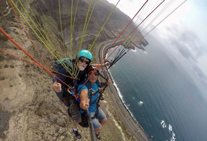 Las Palmas: tandem paragliding flights for everyone - Key Points