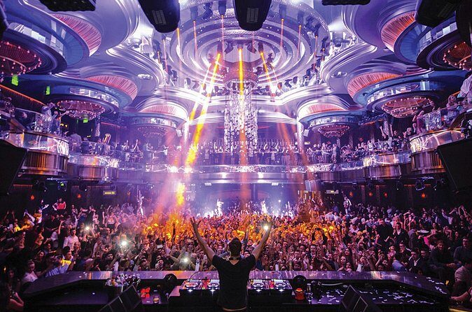 Las Vegas Club Crawl with Party Bus and Free Drinks - The Sum Up