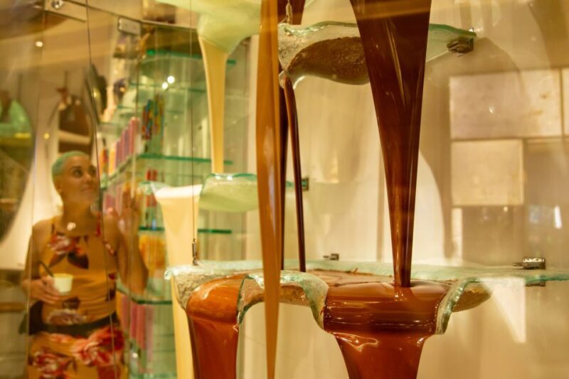 Las Vegas: Foodie Walking Tour on The Strip with Tastings - Key Points