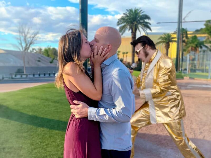 Las Vegas: Gold Elvis Vow Renewal or Wedding at Welcome Sign - Who Should Consider This Experience?