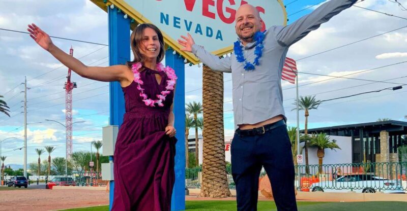 Las Vegas: Las Vegas Sign + 7 Magic Mountains + Photoshoot - The Whimsical Wonder of Seven Magic Mountains