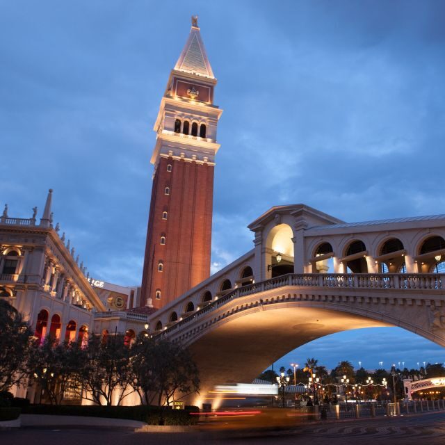 Las Vegas: Las Vegas Strip Night Tour with Spanish Guide - Authentic Insights from Reviewers
