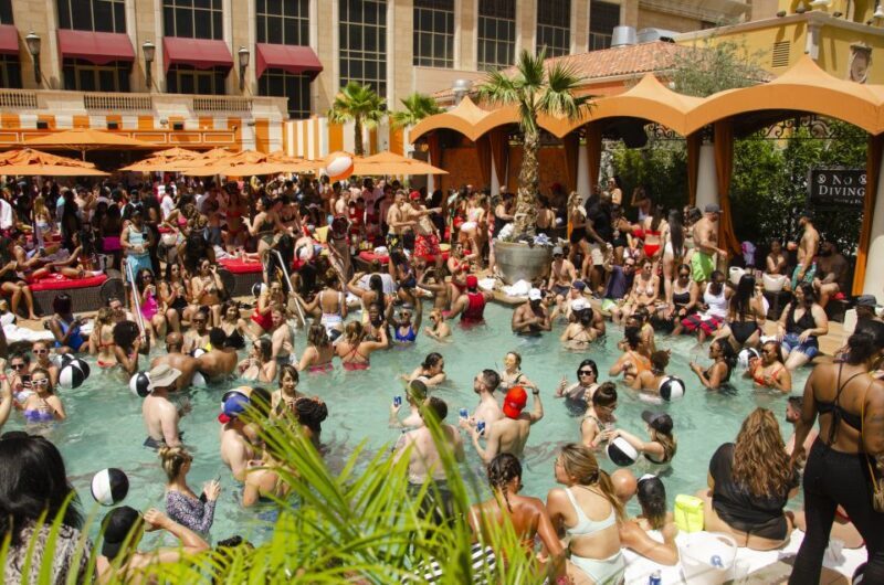 Las Vegas: Party Bus Day Club Tour with Drinks & Club Entry - Who Should Consider This Tour?