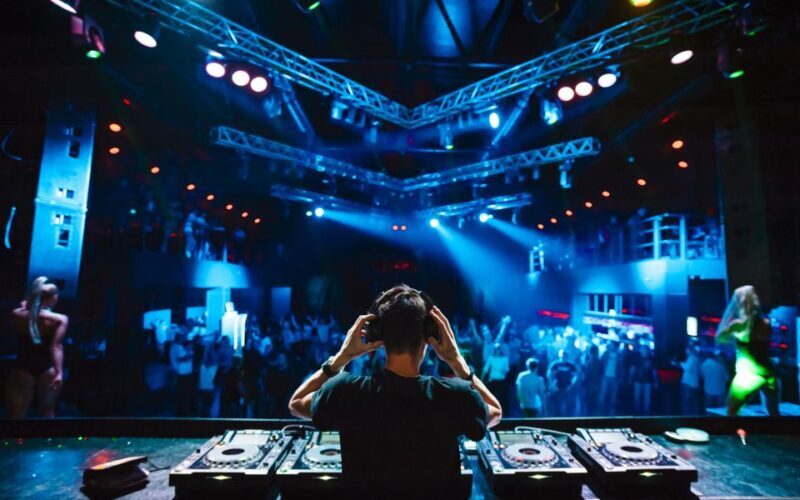 Las Vegas: Party Bus Nightclub Crawl - The Breakdown of the Experience