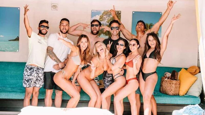 Las Vegas : Pool Crawl w/ Party Bus, Open Bar & VIP Entry - FAQ