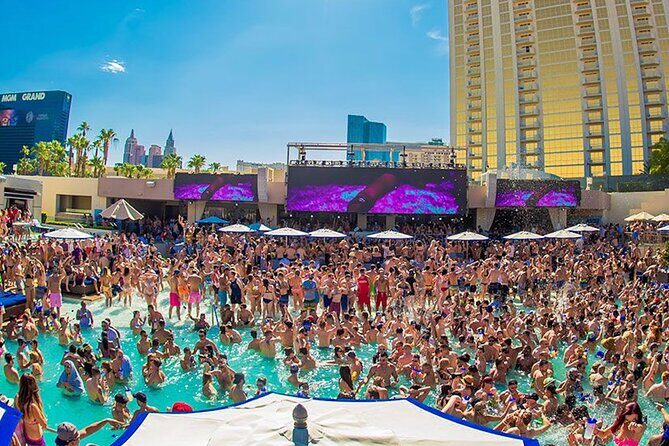 Las Vegas Pool Crawl with Party Bus & Free Drinks - An Introduction to the Vegas Pool Crawl