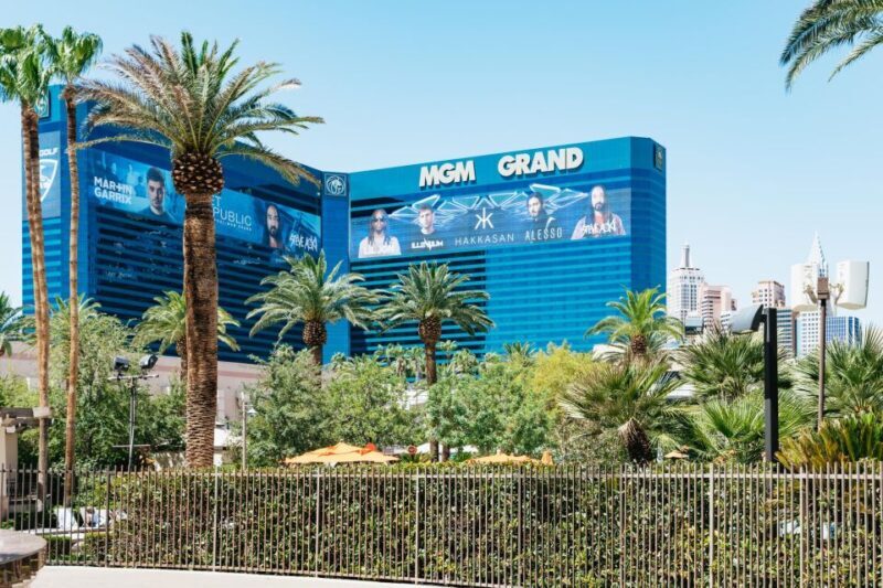 Las Vegas Strip: 3-Stop Pool Party Crawl with Party Bus - FAQ